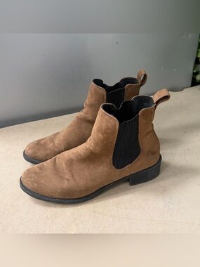 Woman Brown Boots Size EU 40